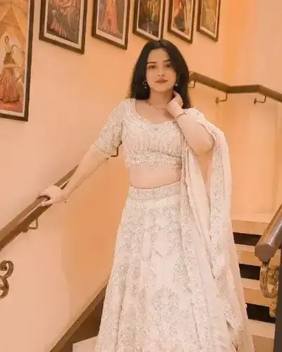 Escort Adoor